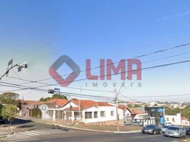 Casa com edicula, 3 dorm. e 4 vagas - ótima p/ comercial