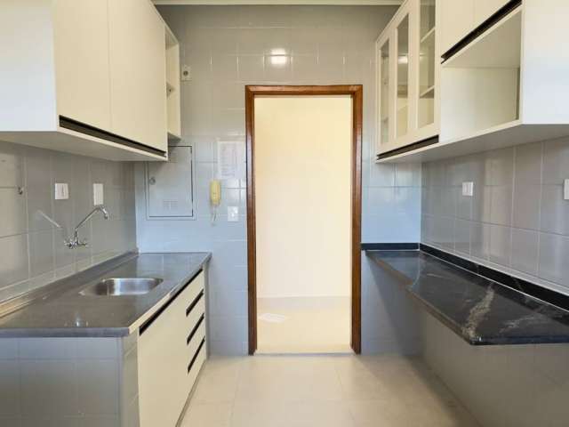 Apartamento reformado com 3 quartos sendo 1 suíte - Edifício Serra das Palmeiras - Bairro Araés