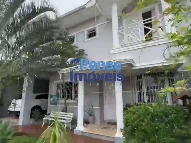 Casa com 4 dormitórios no bairro Santa Mônica em Florianópolis