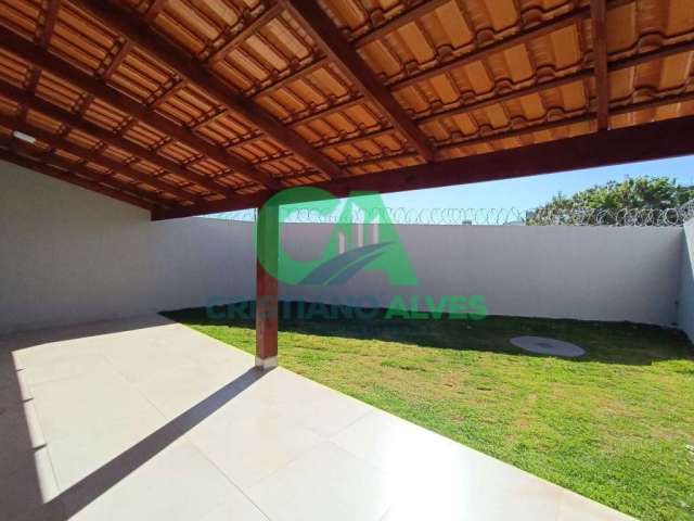 Casa à venda com porcelanato 03 quartos, espaço Gourmet, fachada moderna em Aparecida de Goiânia,