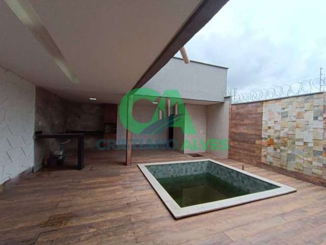 Casa à venda setor vila Alzira em Aparecida de Goiânia, acabamento de alto padrão com 03 quartos, espaço Gourmet, piscina localização 05 km Buriti shopping,08 km shopping flamboyant