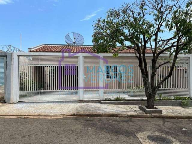 Casa com 3 quartos à venda no Núcleo Habitacional Nova Marília, Marília , 180 m2 por R$ 350.000