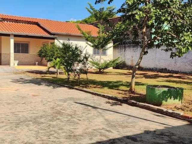 Casa à Venda 3 quartos, sendo 1 suíte no Jardim Guanabara em Goiânia / GO.