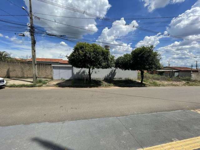 Casa 2 Suítes à Venda  bairro Sítios Santa Luzia em Aparecida de Goiânia / GO.