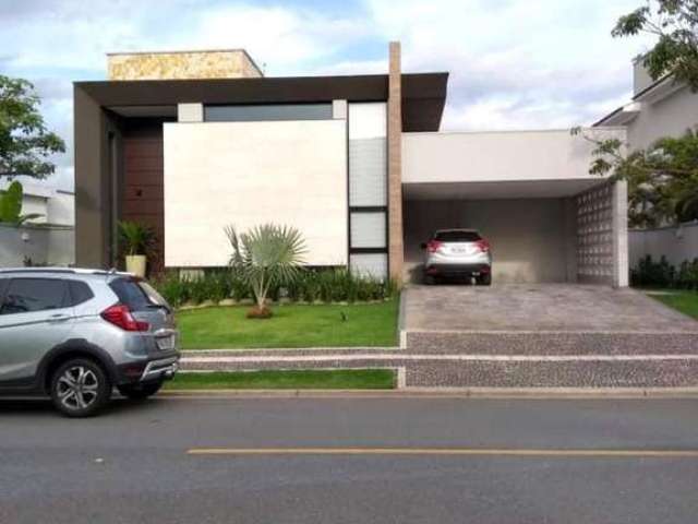 Casa Térrea à Venda no Condomínio Alphaville Flamboyant - Residencial Araguaia em Goiânia / GO.