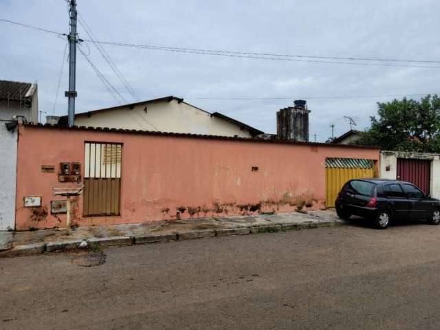 Lote com Casa à Venda 3 quartos no Jardim Luz em Aparecida de Goiânia / GO.