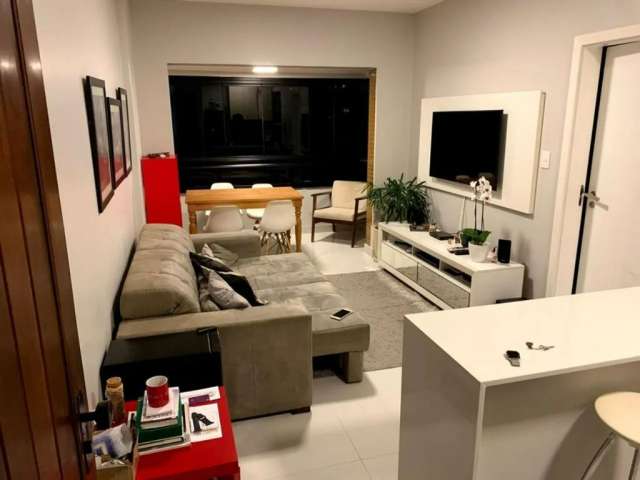 Alugo Apartamento Reformado e Mobiliado com Excelente Infraestrutura