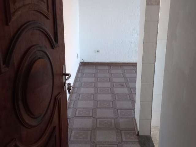 Apartamento com 02 dormitórios e vaga Av Dr Assis Ribeiro