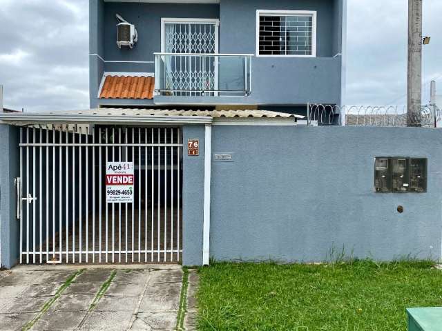 Sobrado 3 quartos, uma suite, bairro Pinheirinho em Curitiba.