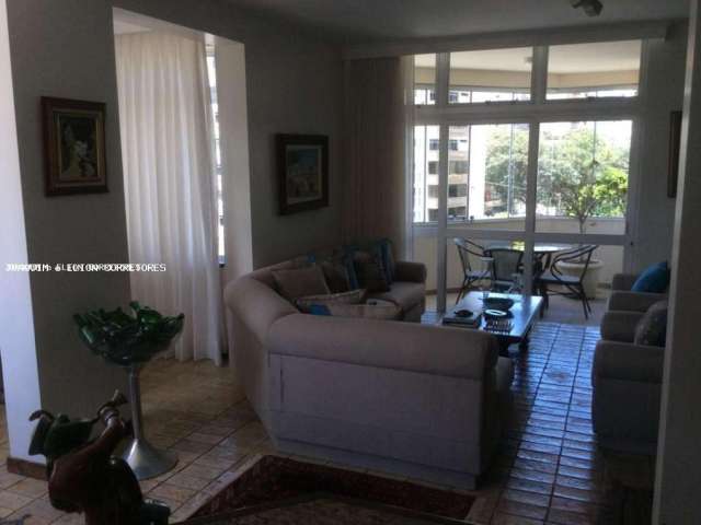 Apartamento para Venda em Florianópolis, Centro, 4 dormitórios, 2 suítes, 5 banheiros, 2 vagas