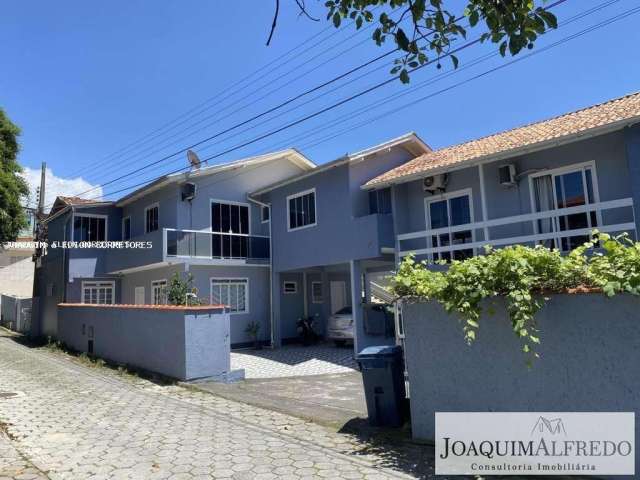 Casa para Venda em Florianópolis, Santinho, 10 dormitórios, 2 suítes, 5 banheiros, 8 vagas