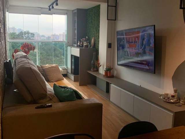 Apartamento com varanda e semi mobiliado a venda/permuta em Santo André-Campestre