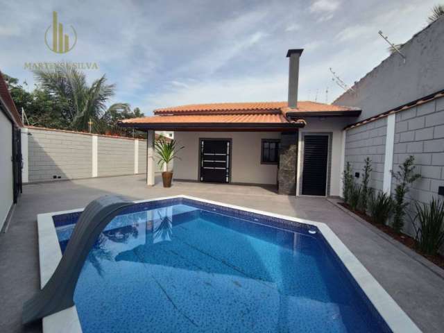 Casa alto padrão com piscina e 3 dormitórios, na praia de itanhaém.