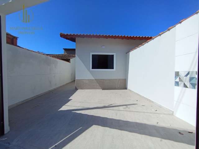 Casa nova com piscina, 3 dormitórios sendo 1 suite no bairro Campos Elísios , Itanhaém/Sp.