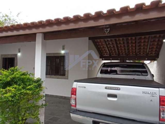 Casa no Jardim Grandesp em Itanhaém. Possui 02 dormitóris sendo 1 suite banheira e edicula.