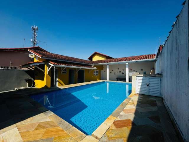 Casa com 4 dormitórios e piscina a venda  no Jardim Grandesp em Itanhaem,