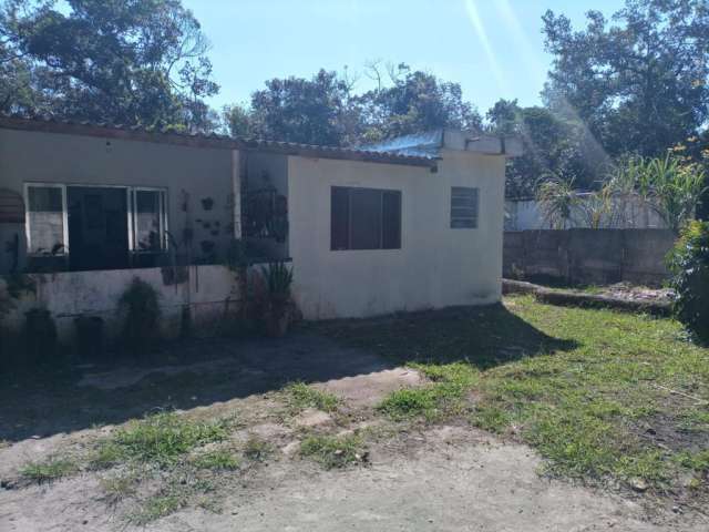 Chácara no bairro São Fernando, Possui   02 quartos, sendo 02 suítes;