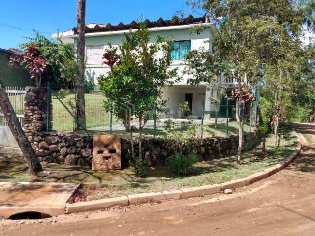 Casa em Caraguá, Praia de Massaguaçu, 02 dormitórios. Aceita permuta de 50% do valor em SJC