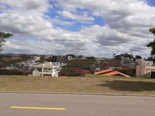 Sua chance de construir a casa dos seus sonhos, em condomínio fechado para maior segurança e conforto de sua família.