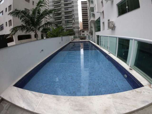 Apartamento alto padrão com 3 suítes, sacada gourmet envidraçada e lazer completo a menos de 150 metros da Praia das Pitangueiras-Guarujá/SP.