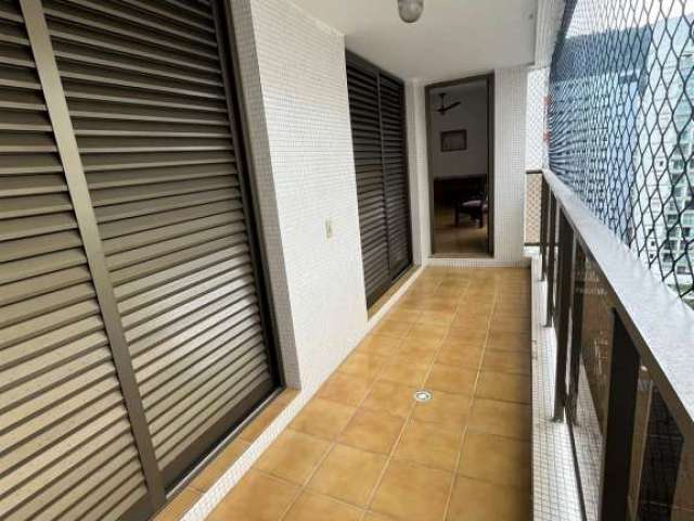 Apartamento Alto Padrão com sacada, 3 dormitórios sendo 1 suíte, na praia da Pitangueiras-Guarujá/SP.