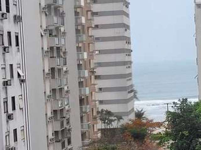 Apartamento com 4 dormitórios sendo 2 suítes, lazer no condomínio, à menos de 200 metros do mar em Pitangueiras no Guarujá/SP.