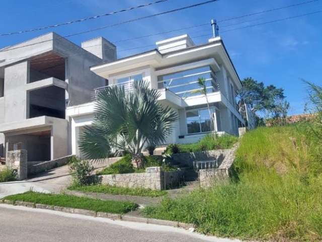 Casa à venda no bairro planejado Pedra Branca, Palhoça