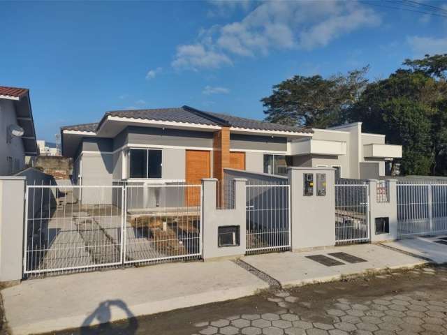 Casa geminada á venda! Bairro Rio Caveiras, Biguaçu.