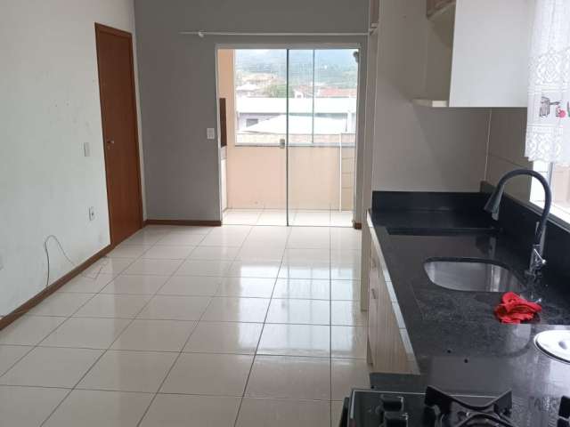 Apartamento Semi Mobiliado à Venda no Bairro Fundos - Biguaçu, SC