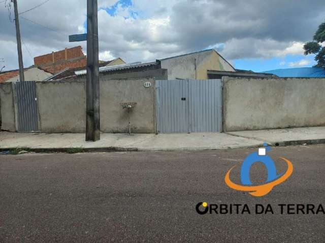 Casa incrível, espaçosa e cheia de potencial para se tornar o lar dos seus sonhos. Localizada em um bairro tranquilo e residencial, esta propriedade é