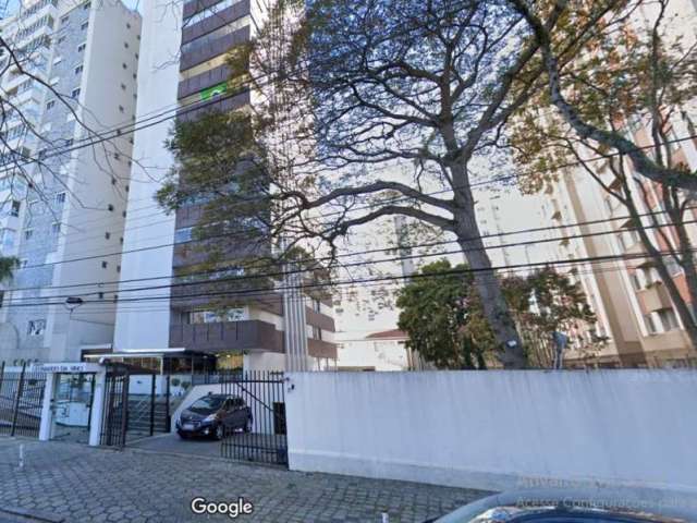 OPORTUNIDADE! DE 1.390.000,00 POR 1.190.000,00. Apartamento enorme, andar alto com linda vista 360° da cidade, muito arejado e ventilado. O imóvel: 4