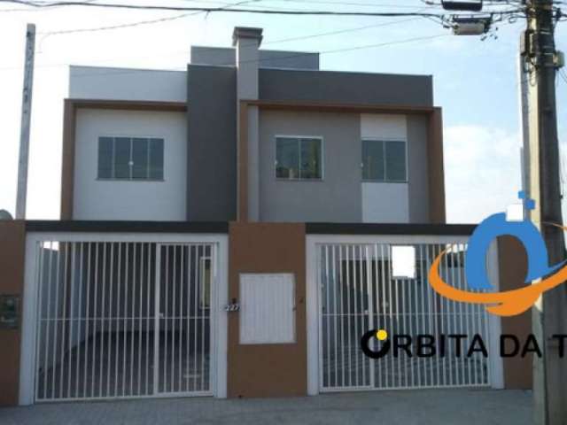 Casa térrea com 64,80m2 nova, dois quartos, sala e cozinha conjugadas e banheiro. Aquecimento a gás em todas as torneiras, são 02 casas 01 no terreo e