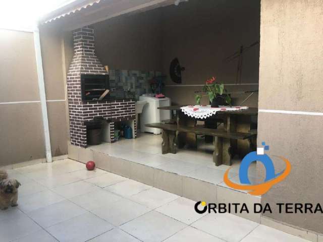 casa 2 dormitórios, 2 vagas edícula  churrasqueira, mesa  com 12  assentos, localização, excelente, próximo a escolas, mercados, facio acesso a ônibus