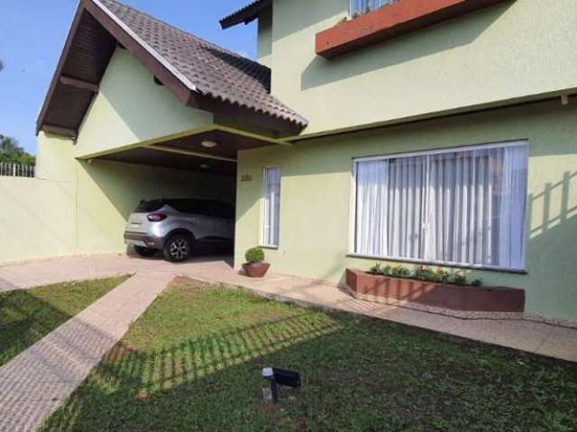 Exclusivo Sobrado Residencial, 4 dormitórios sendo 1 suíte, 4 banheiros, 14 vagas de garagem( 4 cobertas).                                    Térreo: