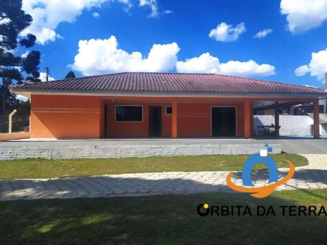 Casa em Areia Branca dos Assis, Mandirituba contendo 3 dormitórios sendo 1 suíte com closet, 3 banheiros, sala de jantar, sala de estar, lavanderia