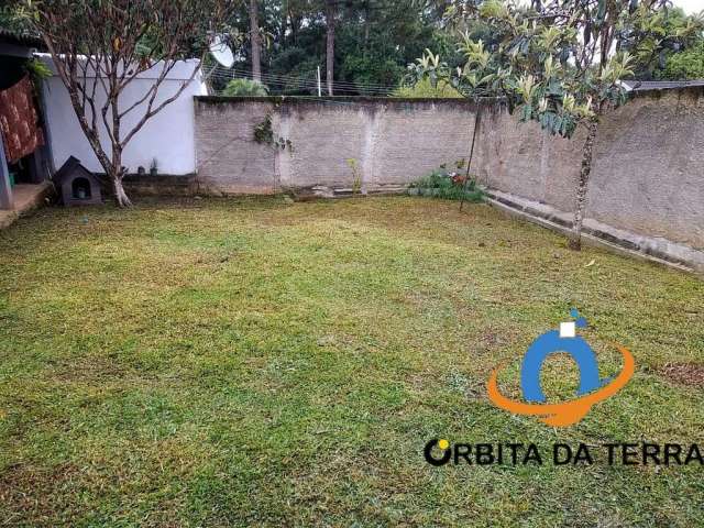 Terreno 13X30, murado, declive, com casa de madeira sem valor comercial. ZR2 permite 3 edificações