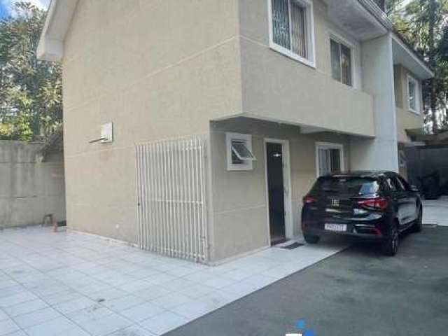 Imperdível Casa à Venda em Curitiba-PR, Boqueirão: 3 Quartos, 1 Suíte, 1 Sala, 3 Banheiros, 2 Vagas e 87m²!