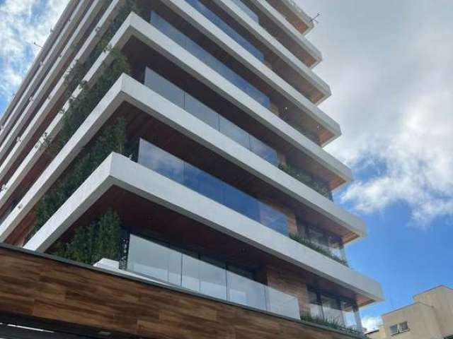 Imperdível: Apartamento de Luxo com 3 Suítes e 3 Vagas no Água Verde, Curitiba-PR!