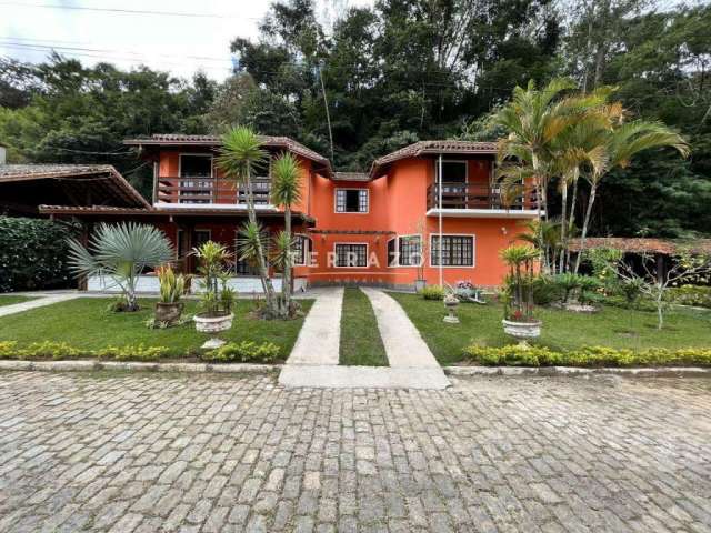 Casa em Condomínio à venda, 4 quartos, 1 suíte, 2 vagas, Cascata do Imbuí - Teresópolis/RJ