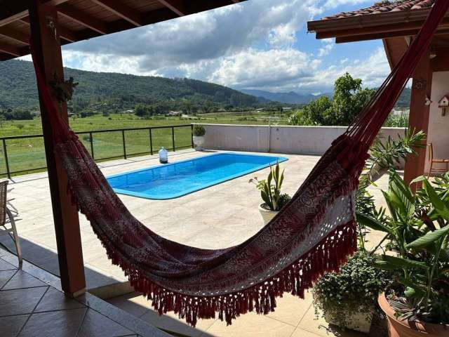 Casa única a venda na Praça de Paulo Lopes