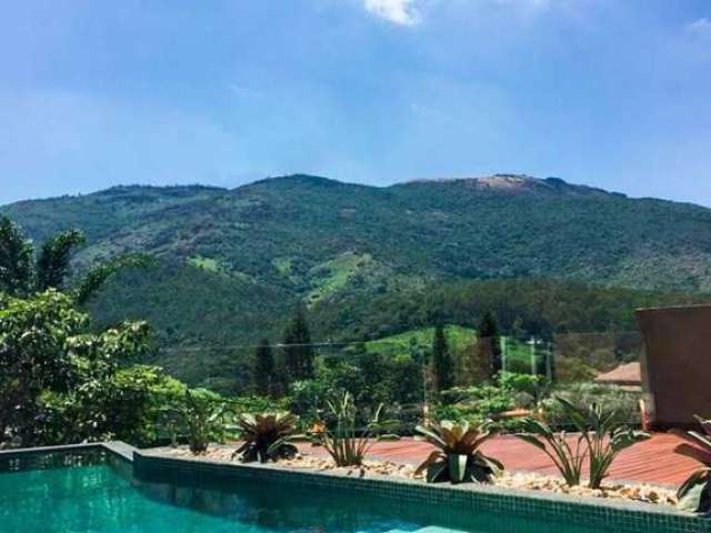 Casa Alto Padrão com vista Privilegiada da Pedra Grande em condomínio