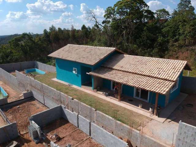 Casa de campo novíssima, à menos de 7 minutos da Fernão Dias!