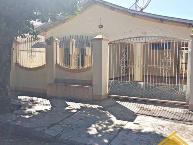 Casa com 3 quartos à venda na rua Mato Grosso, 34, Centro, Presidente Epitácio, 262 m2 por R$ 440.000