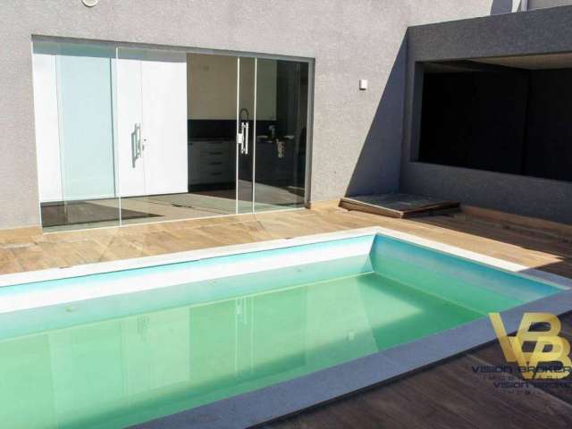 Linda casa com ático e piscina, com 260 m², à venda em Pinhais–PR