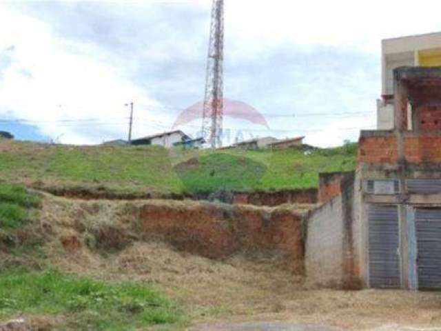 Terreno com sobrado em construção