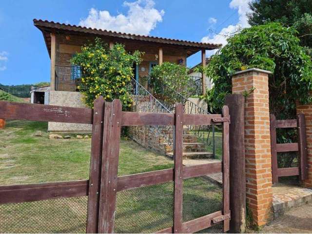 Venda de imóvel no centro do bairro arraial da cidade de  tuiuti - um verdadeiro refúgio com vista deslumbrante