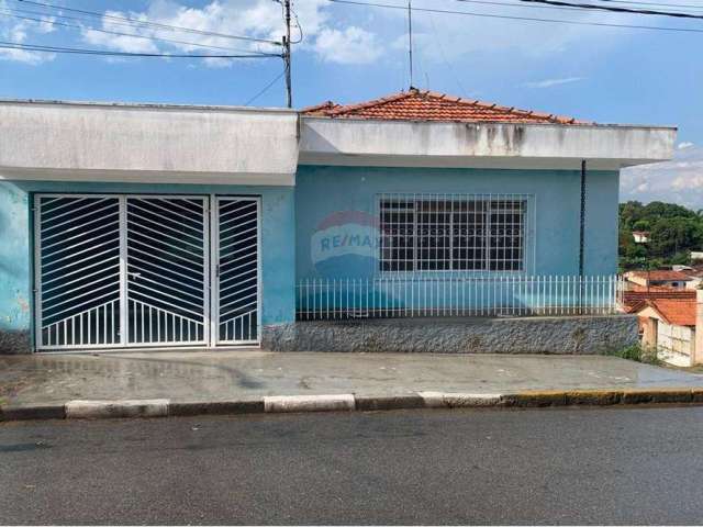 Casa de esquina a venda no Vila Mota