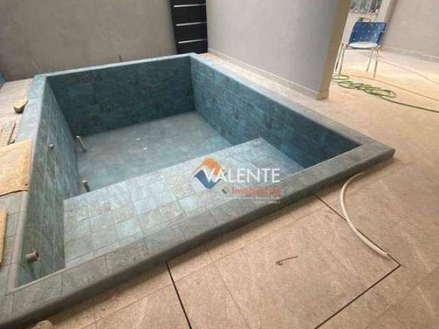 Triplex de condomínio com 2 suítes em Praia Grande.