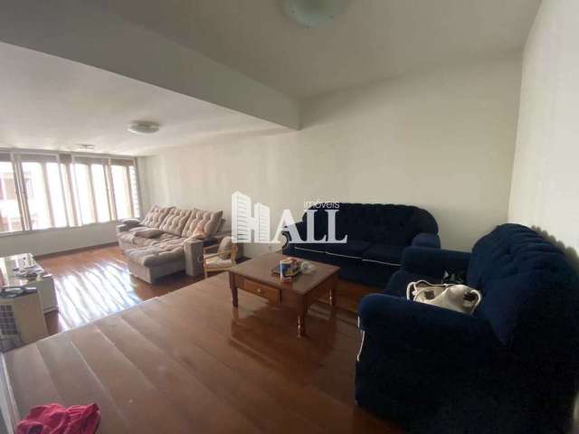 Apartamento com 4 dorms, Centro, São José do Rio Preto - R$ 750 mil, Cod: 3847