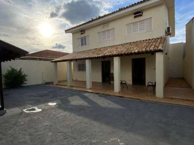 Casa com 4 quartos à venda na Rua Capitão José Verdi, Vila Curti, São José do Rio Preto, 277 m2 por R$ 749.000